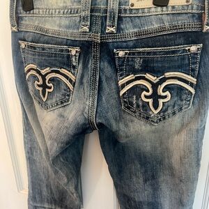 Gorgeous Rock Revival Alanis Straight leg med wash women’s jeans perfect detail